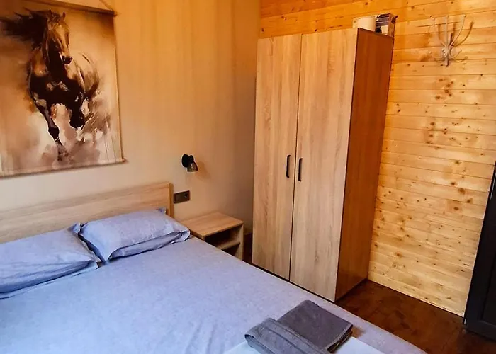 еко къщи градина Kamp alanı *