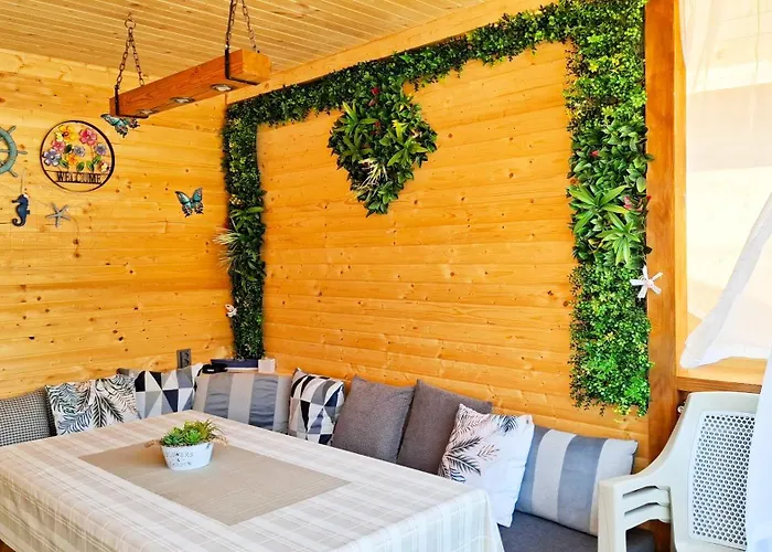 еко къщи градина Kamp alanı *