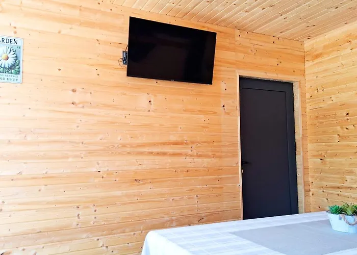 Kamp alanı еко къщи градина